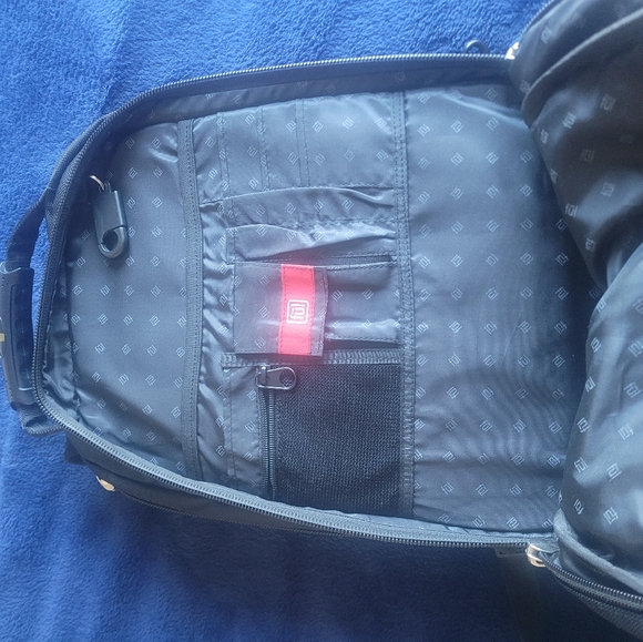 Compact computer backpack - Picture 3 of 4